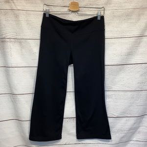 Gently used black gFlex black Gap Fit work out Capri cropped boot cut work out M